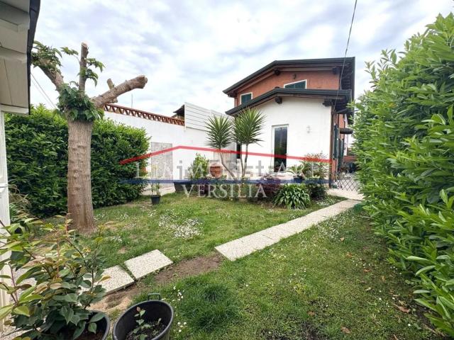 Casa in vendita a Montignoso, Toscana
