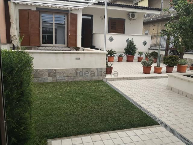 Casa in vendita a Carlentini, Sicilia