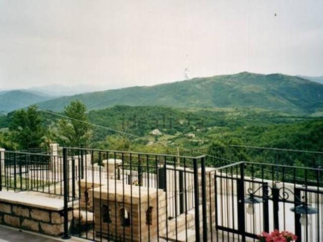 Casa in vendita a Orvinio, Lazio