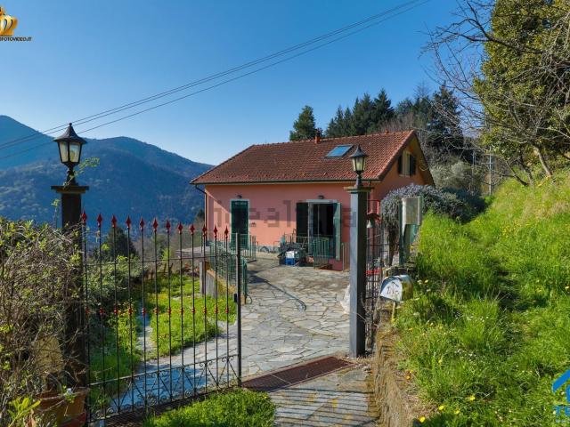 Casa in vendita a Serra Riccò, Liguria