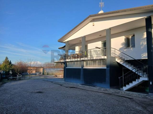 Casa in vendita a Sesto Calende, Lombardia