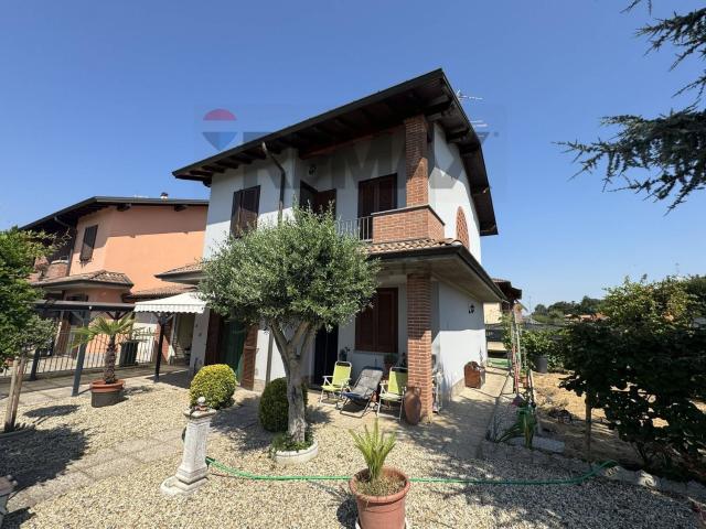 Casa in vendita a Dorno, Lombardia