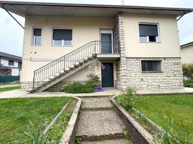 Casa in vendita a Grumello Del Monte, Lombardia