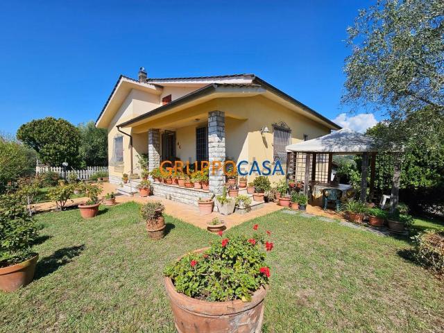 Casa in vendita a Montecarlo, Toscana