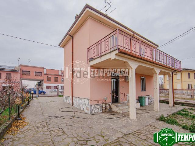 Casa in vendita a Trovamala, Pavia