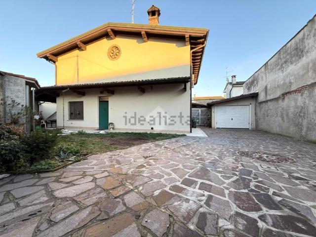 Casa in vendita a Soresina, Lombardia