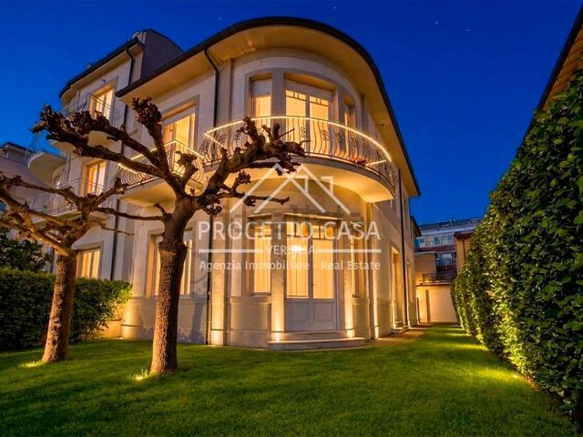 Casa in vendita a Camaiore, Toscana