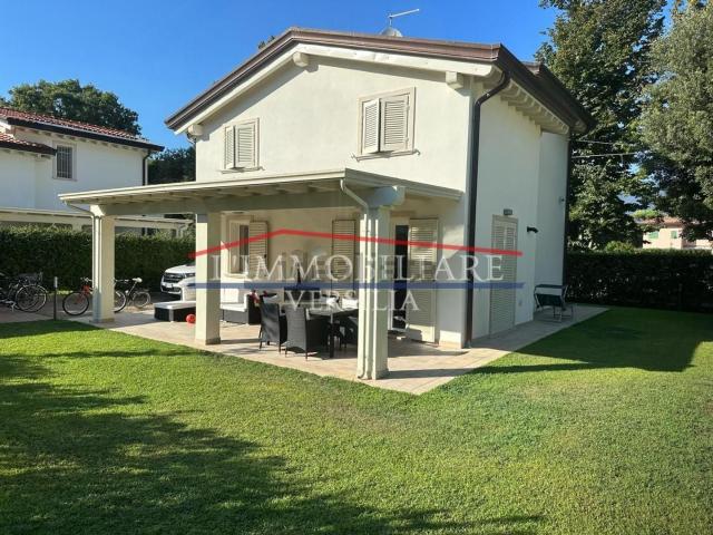 Casa in vendita a Montignoso, Toscana