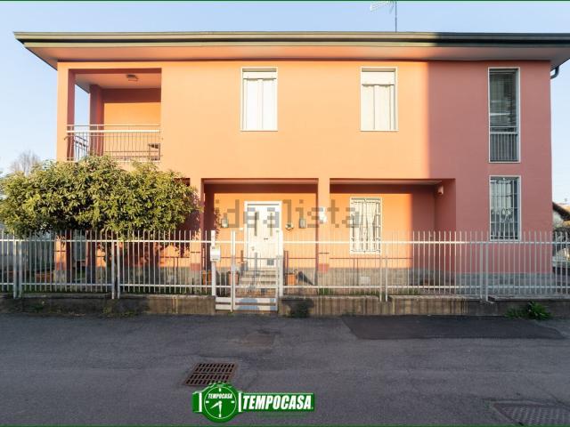 Casa in vendita a Cavenago Brianza, Lombardia