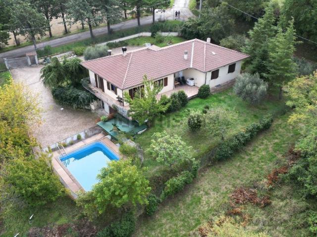 Casa in vendita a Marche, Macerata