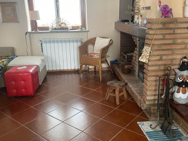 Casa in vendita a Sutri, Lazio