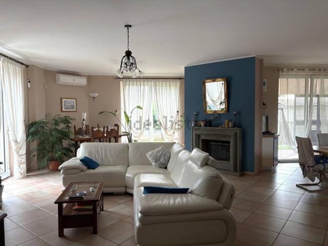 Casa in vendita a Ossona, Lombardia