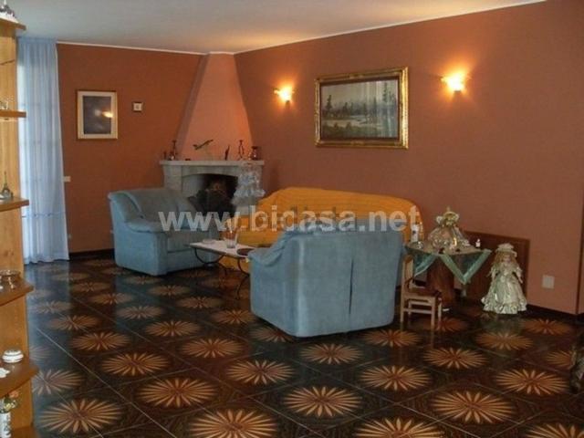 Casa in vendita a Vallefoglia, Marche