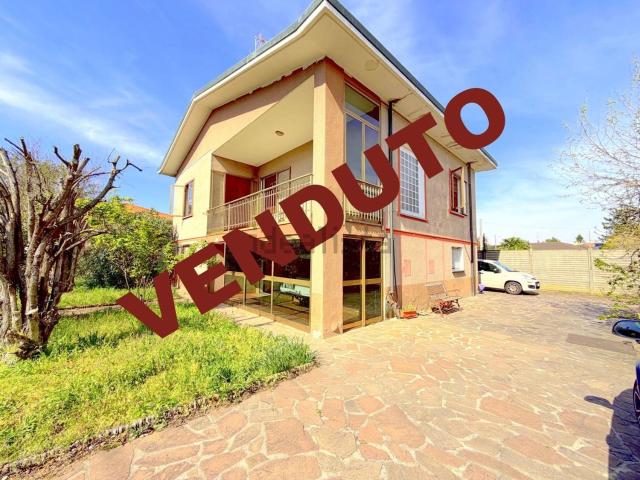 Casa in vendita a Robecchetto Con Induno, Lombardia