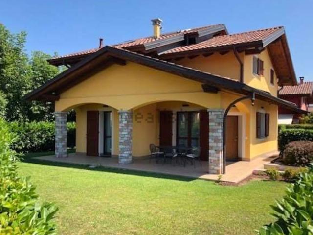 Casa in vendita a Oleggio Castello, Novara