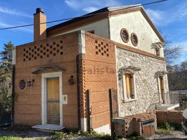 Casa in vendita a Castel Di Sangro, Abruzzo