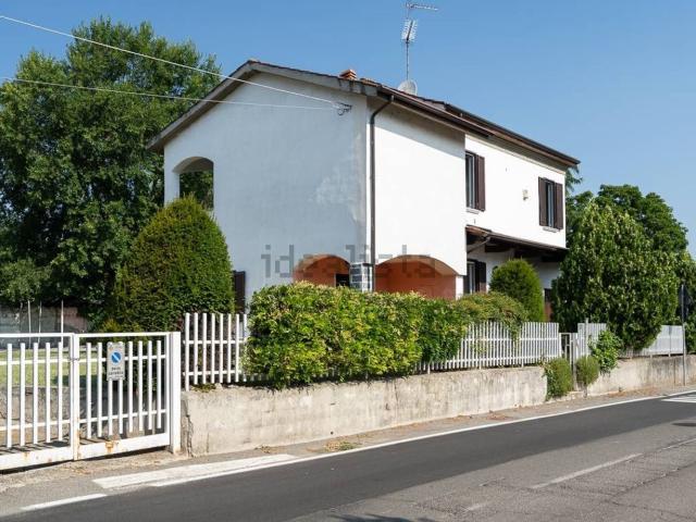 Casa in vendita a Rione Strada Valle, Voghera