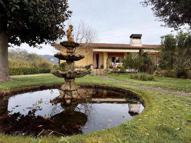 Casa in vendita a Camaiore, Toscana