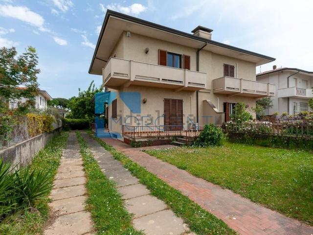 Casa in vendita a Tonfano, Toscana