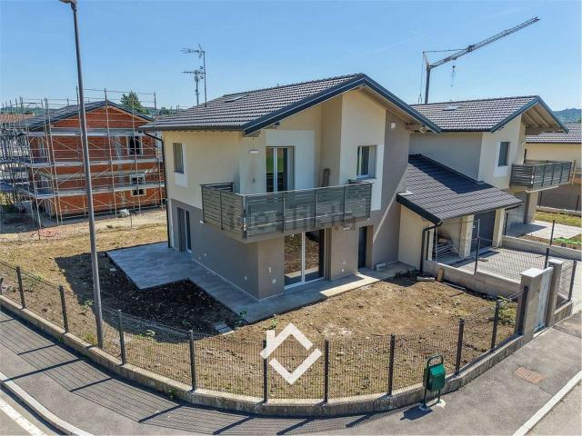 Casa in vendita a Ternate, Lombardia