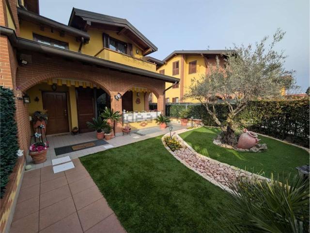 Casa in vendita a Busnago, Lombardia