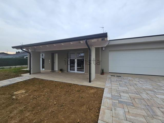 Casa in vendita a Lonato, Lombardia