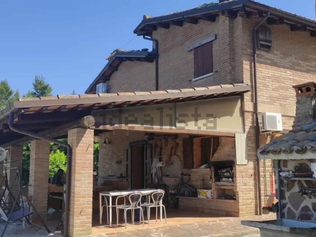 Casa in vendita a Terre Roveresche, Marche
