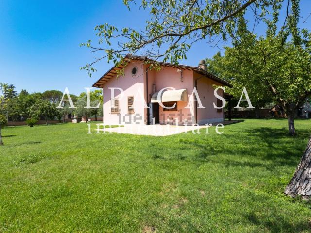 Casa in vendita a Rivodutri, Lazio