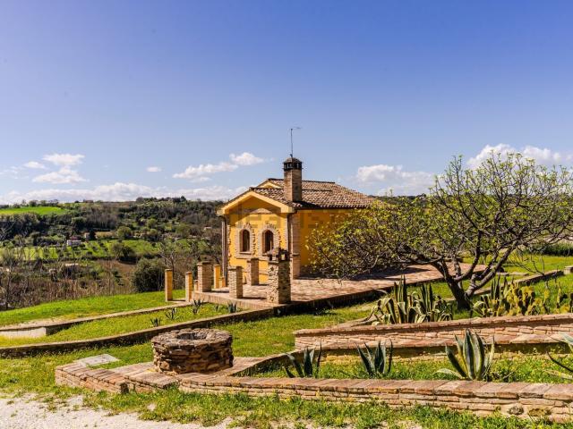 Casa in vendita a Contrada San Savino, Marche