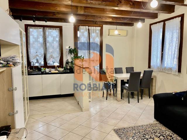 Casa in vendita a Cava Manara, Lombardia