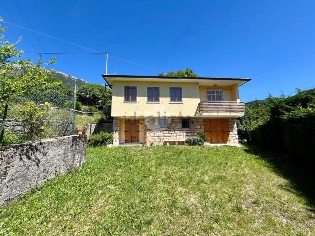 Casa in vendita a Ferrara Di Monte Baldo, Veneto