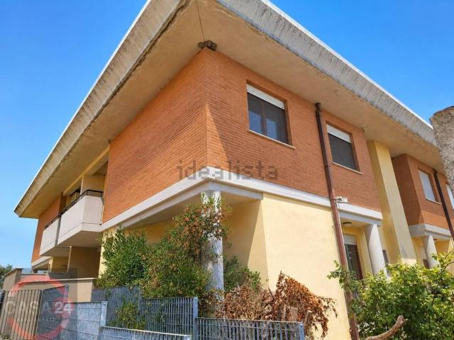Casa in vendita a Latina, Lazio
