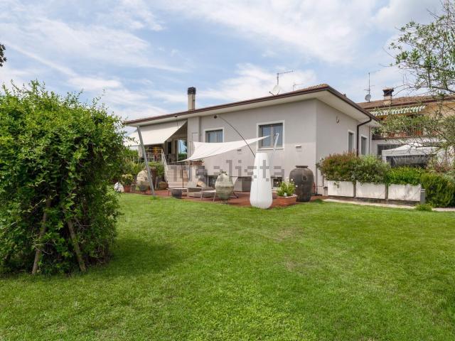 Casa in vendita a Caprino Veronese, Veneto