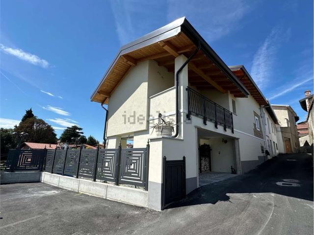 Casa in vendita a Oleggio, Novara