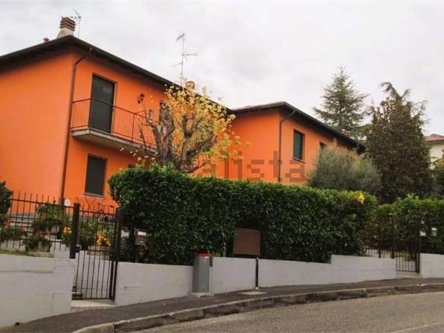 Casa in vendita a Cascina Sgarbina, Casteggio