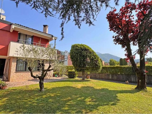 Casa in vendita a Scanzorosciate, Lombardia