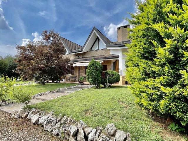 Casa in vendita a Cogliate, Lombardia