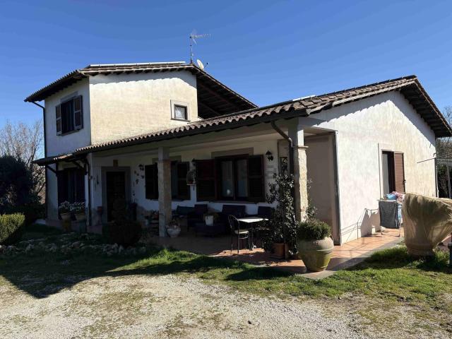 Casa in vendita a Vallerano, Lazio
