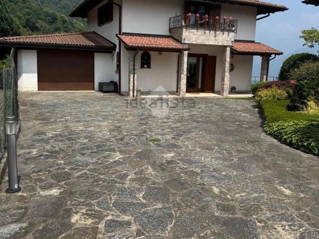 Casa in vendita a Biazzeno, Dizzasco