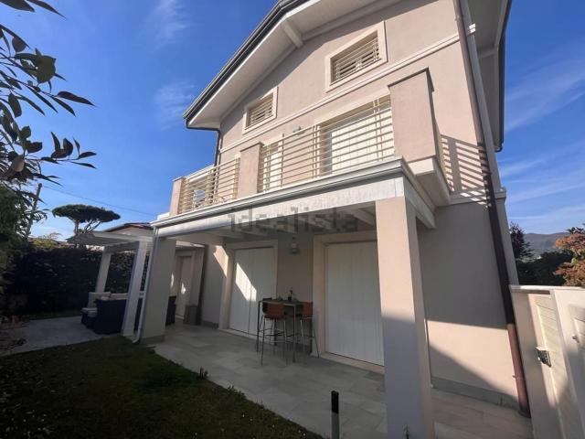 Casa in vendita a Montignoso, Toscana