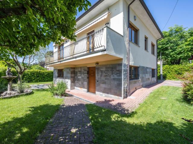 Casa in vendita a Bosto, Varese
