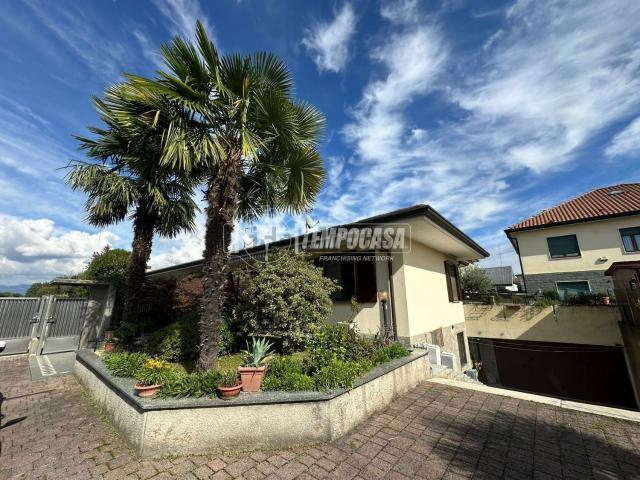 Casa in vendita a Lazzate, Lombardia
