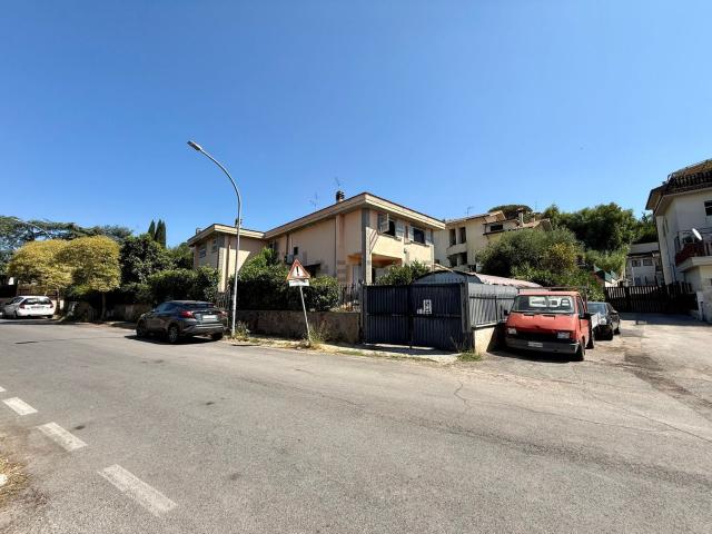 Casa in vendita a Santa Lucia, Roma Capitale