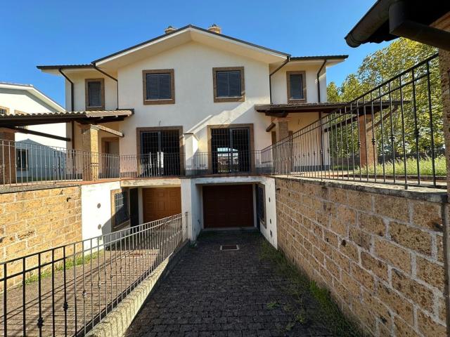 Casa in vendita a Civita Castellana, Viterbo