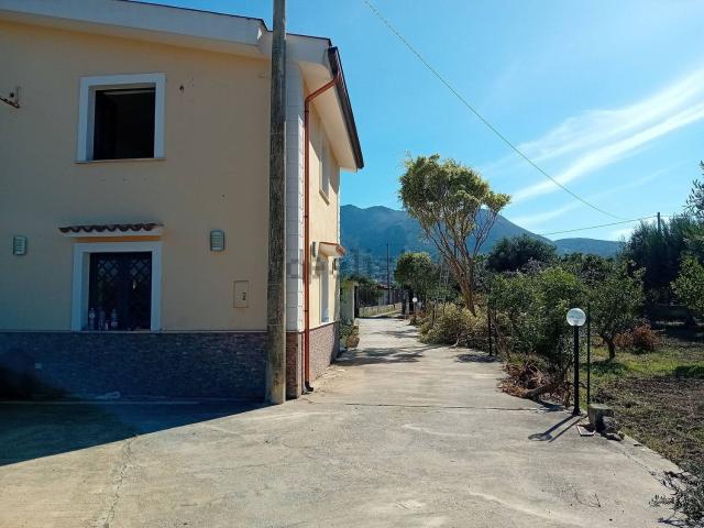 Casa in vendita a Carini, Sicilia