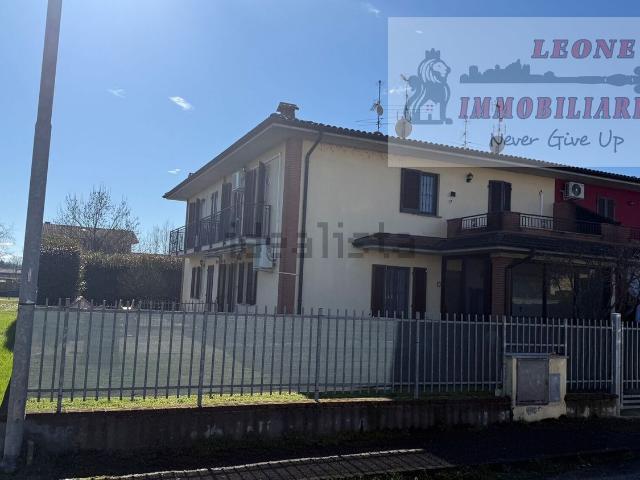 Casa in vendita a Roncaro, Lombardia