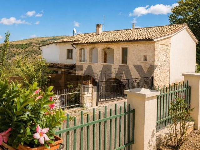 Casa in vendita a Roccamorice, Abruzzo