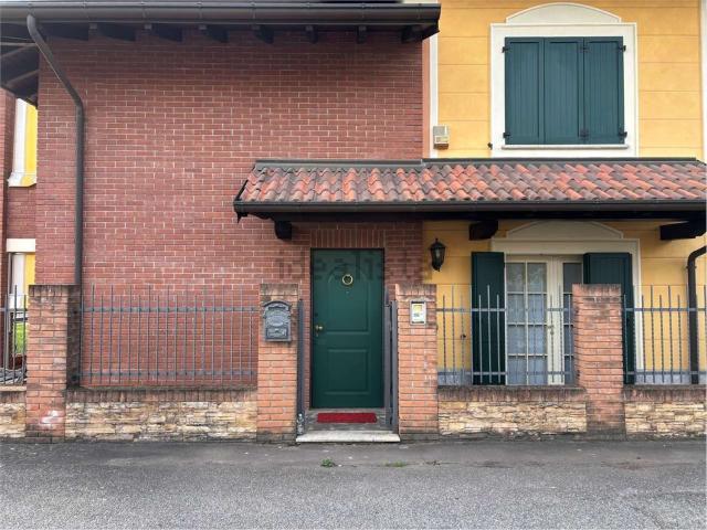 Casa in vendita a Oleggio, Novara