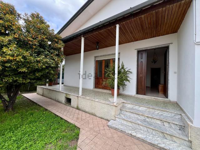 Casa in vendita a Marina di Massa, Marina Di Massa