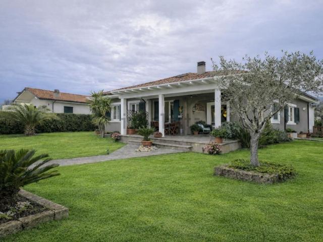 Casa in vendita a Camaiore, Toscana